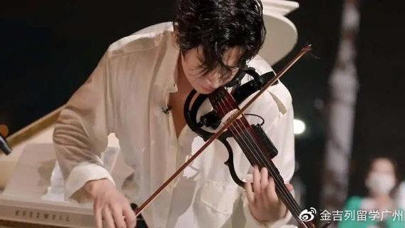 离开了《向往的生活》,刘宪华在工厂上演"一个人就是一个乐队"